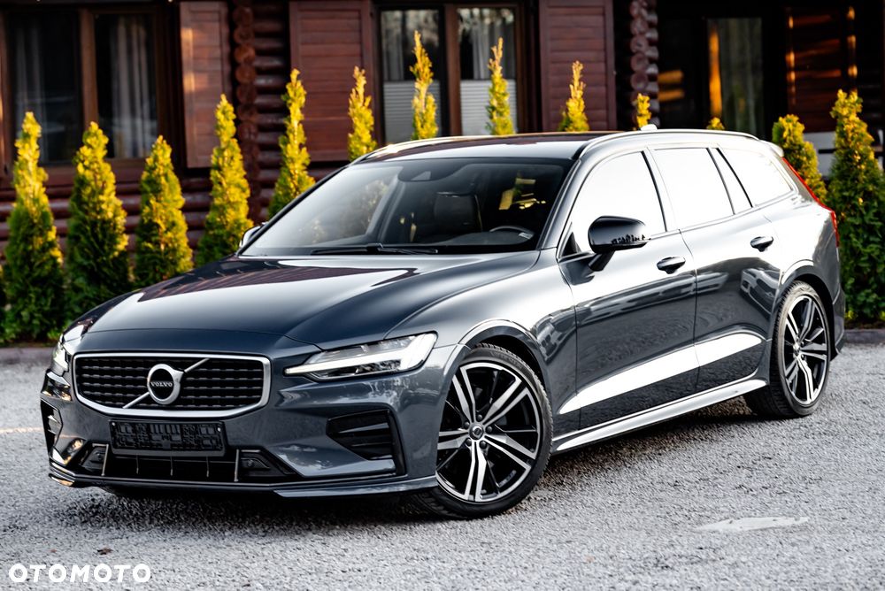 Volvo V60 B5 B R-Design - 2