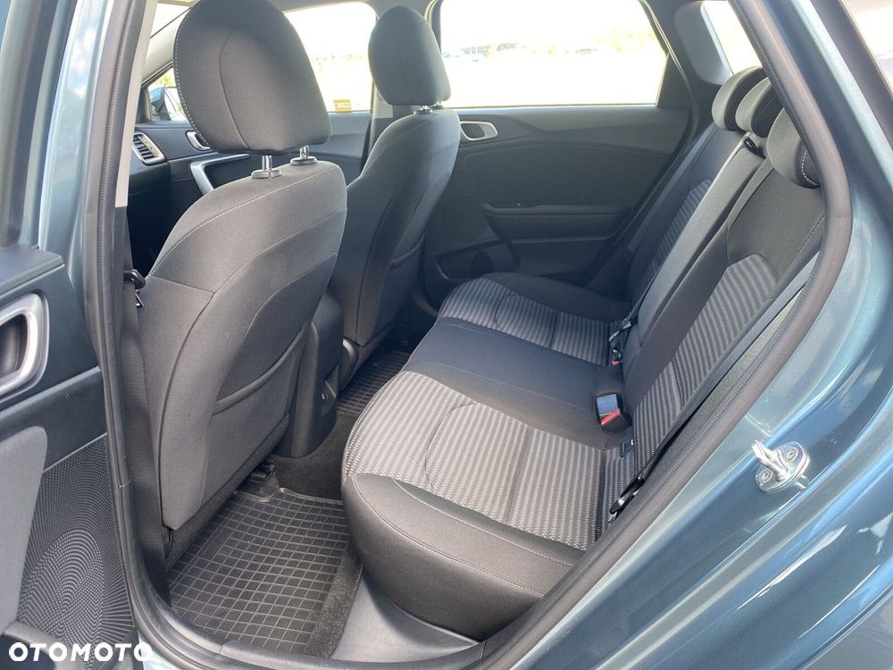 Kia Ceed - 11