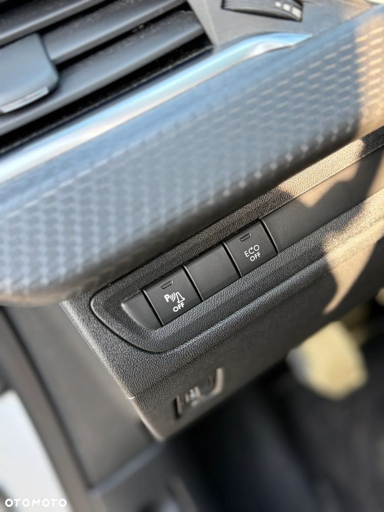 Peugeot 208 PureTech 82 Stop & Start Signature - 12