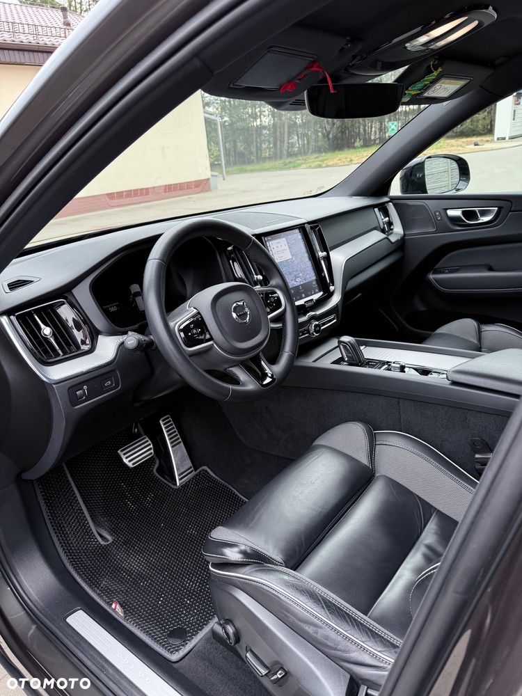 Volvo XC 60 B4 D Plus Dark - 13