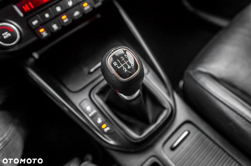 Kia Carens 1.7 CRDi 136 Dream Team Edition - 37