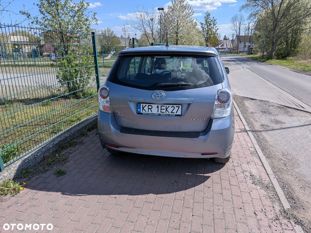 Toyota Verso 1.8 Executive - 9