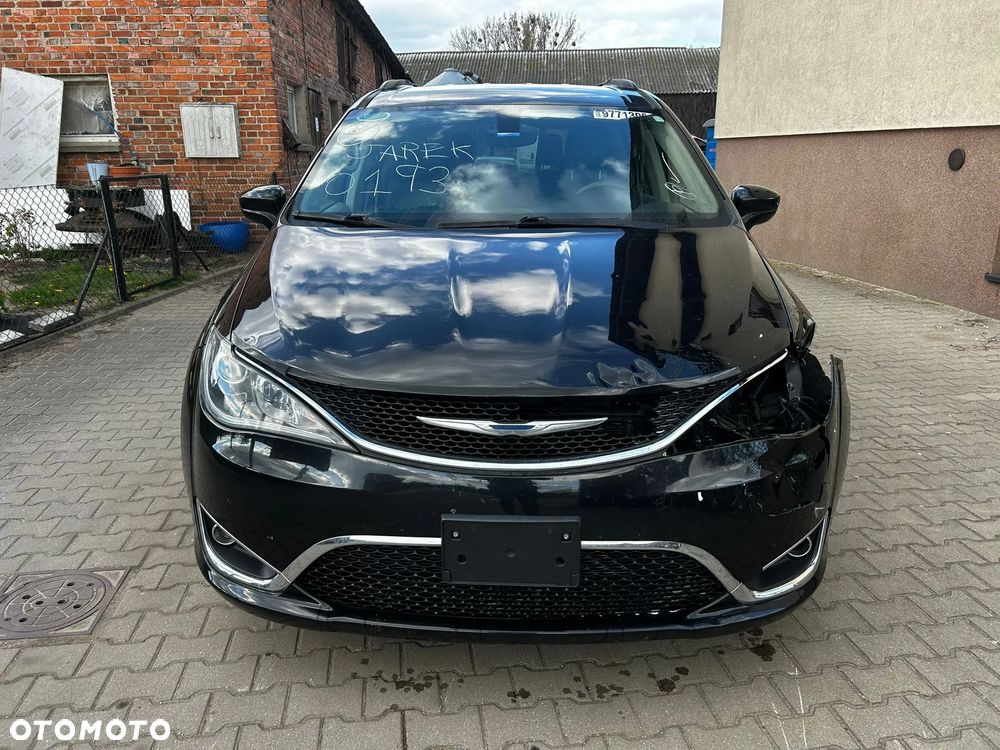 Chrysler Pacifica - 2