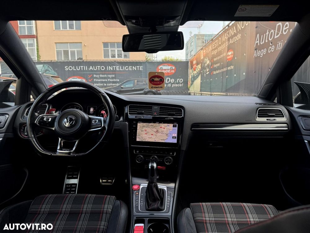 Volkswagen Golf - 8
