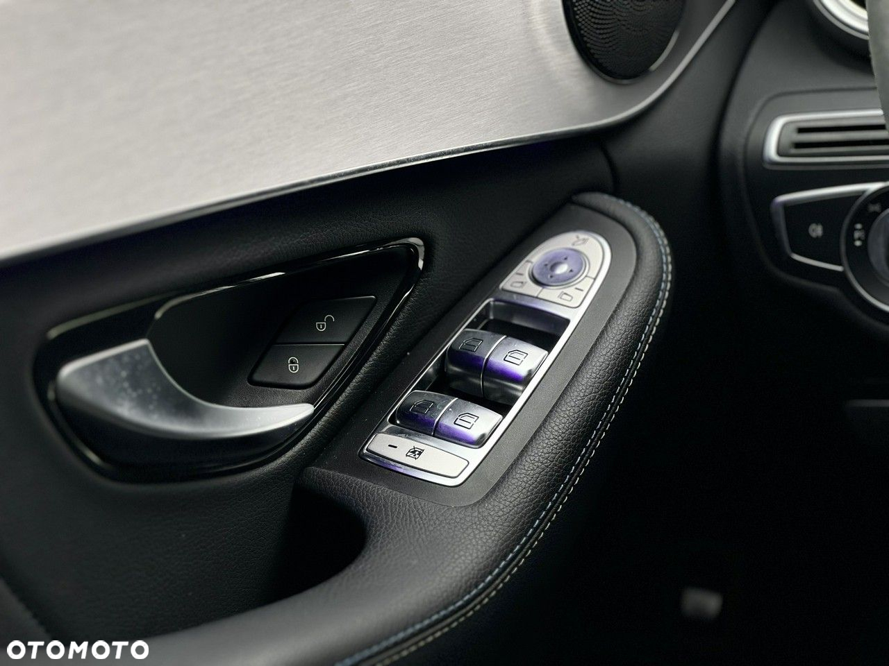 Mercedes-Benz Klasa C 300 T 9G-TRONIC Night Edition - 26