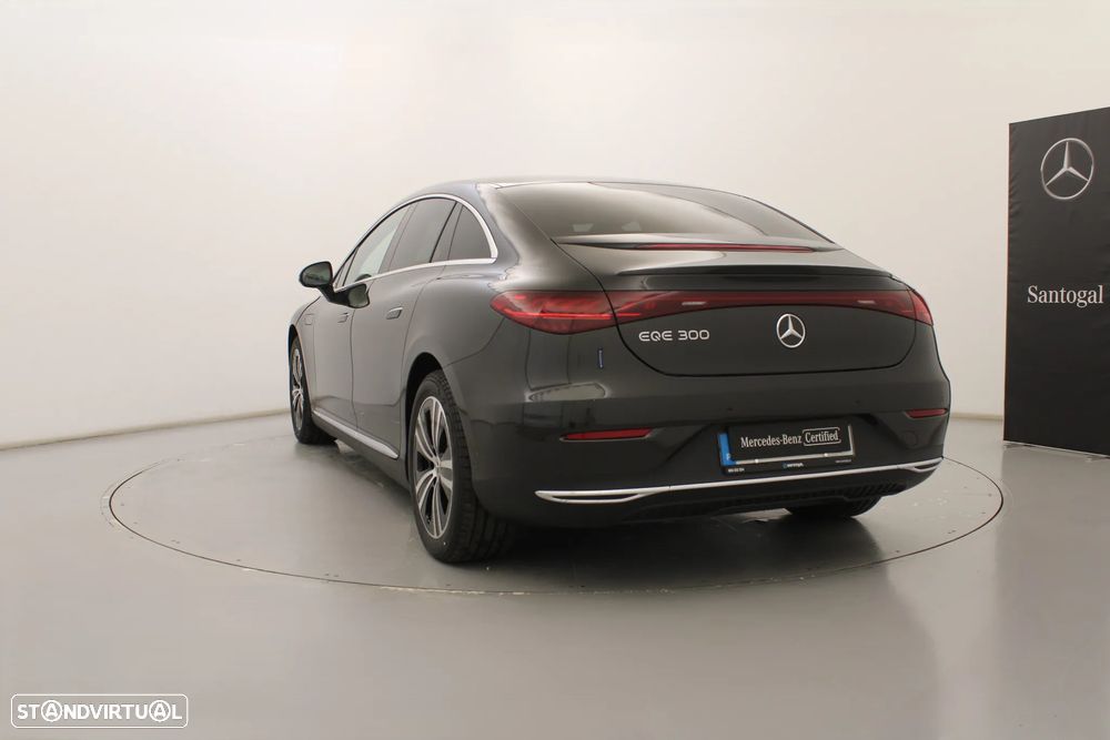 Mercedes-Benz EQE 300 - 11