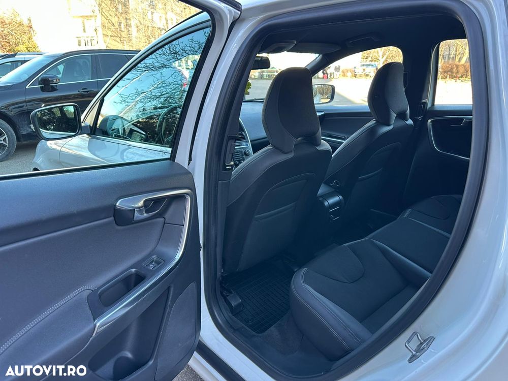 Volvo XC 60 D4 AWD Geartronic Momentum - 11