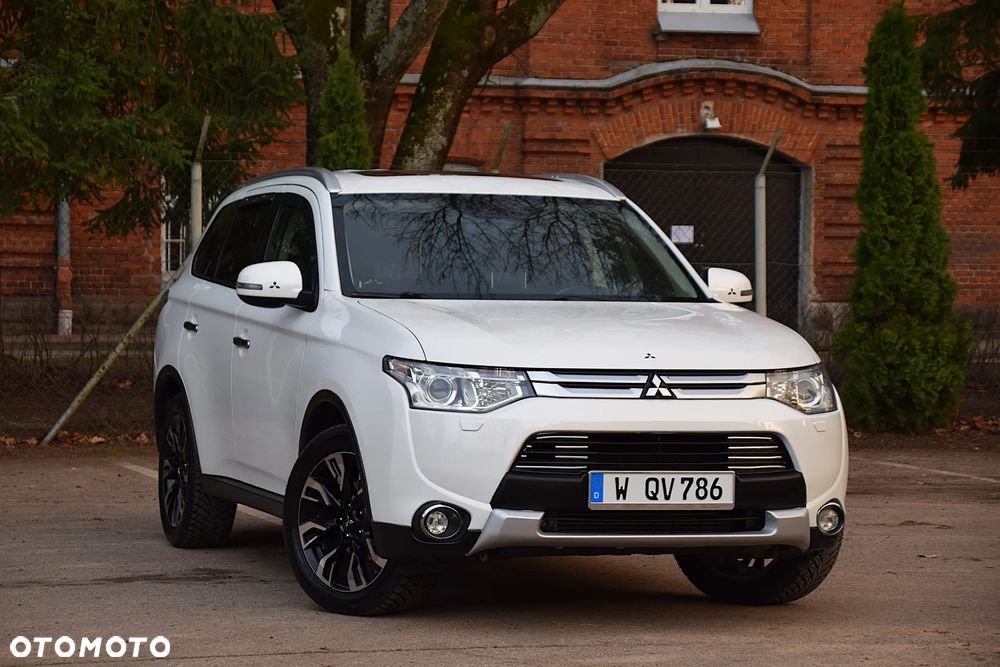 Mitsubishi Outlander 2.2 DI-D 4WD Automatik Diamant Edition+ - 2