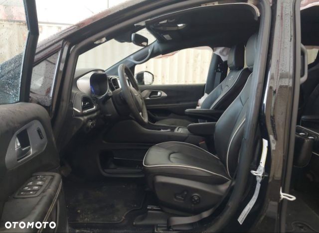Chrysler Pacifica - 10