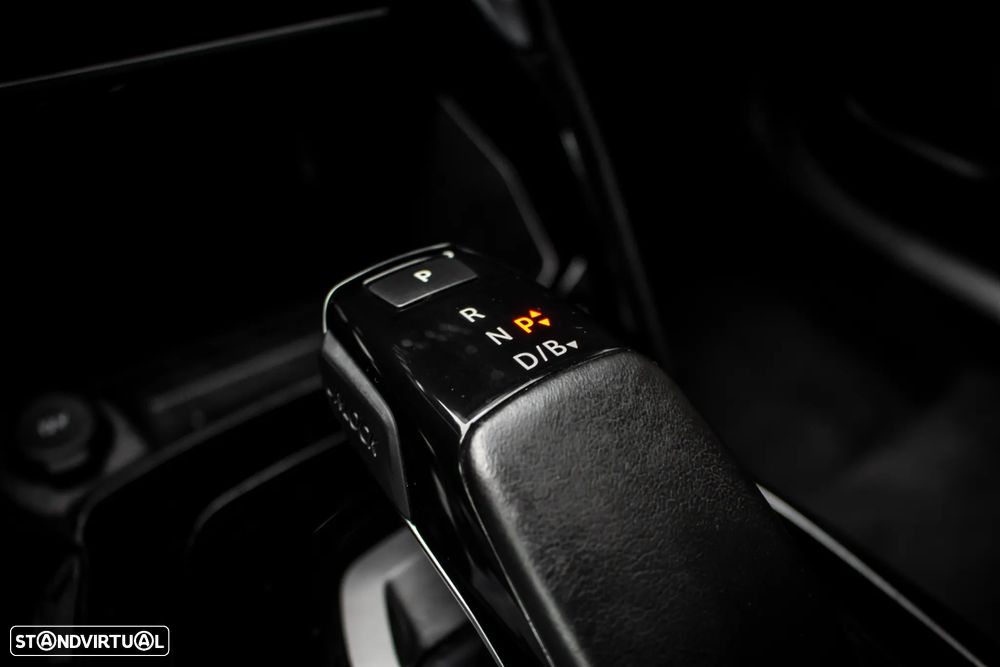 Peugeot e-2008 Allure - 22