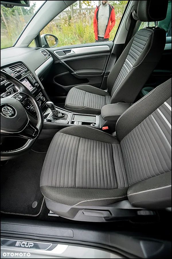 Volkswagen Golf - 33
