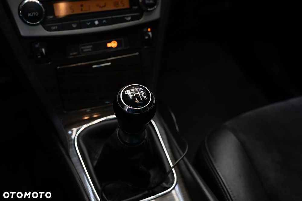 Toyota Avensis 2.0 Business Edition - 17