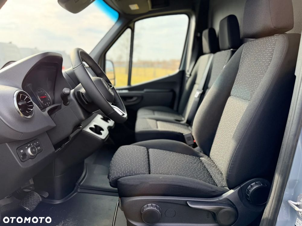 Mercedes-Benz Sprinter - 33