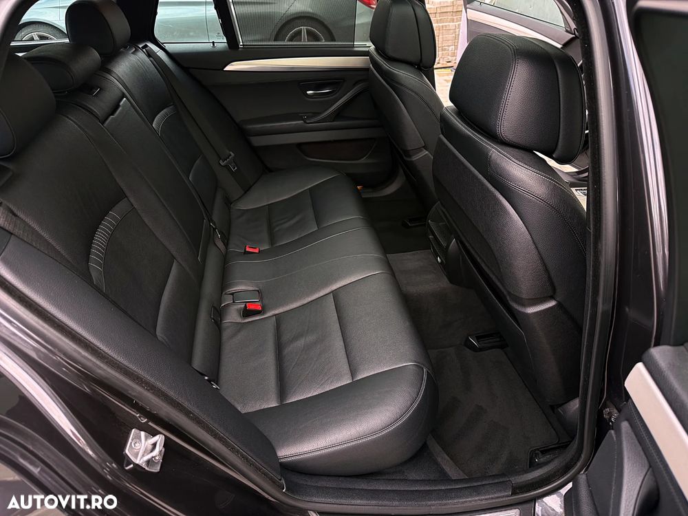 BMW Seria 5 535d xDrive Touring Sport-Aut. - 32