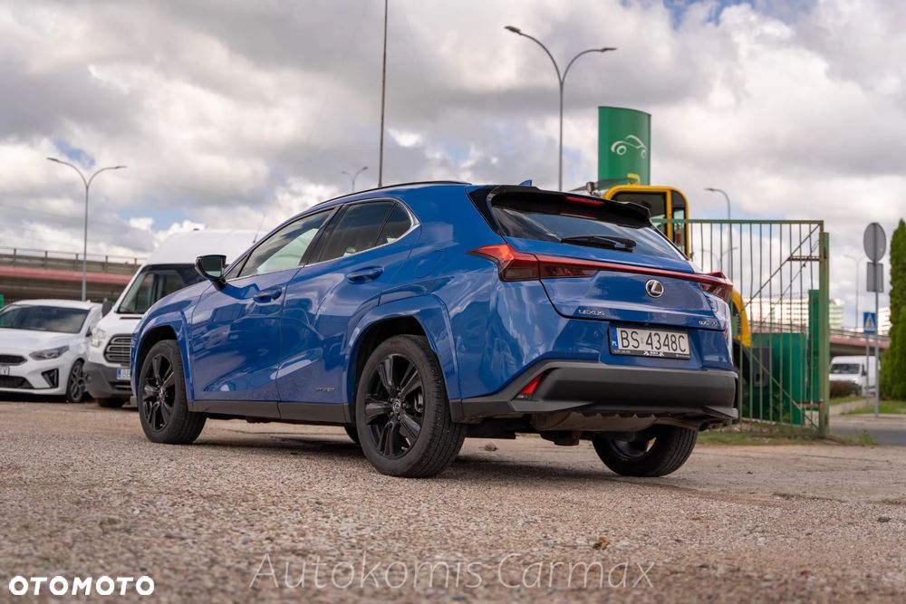 Lexus UX 250h - 11