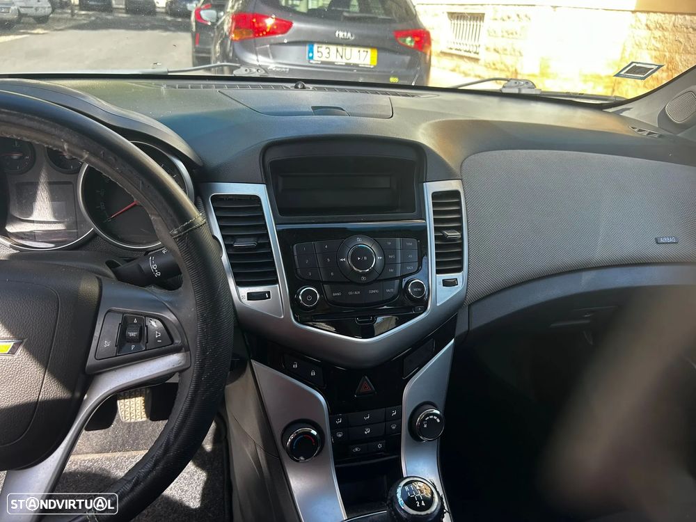 Chevrolet Cruze 1.6 LS - 11