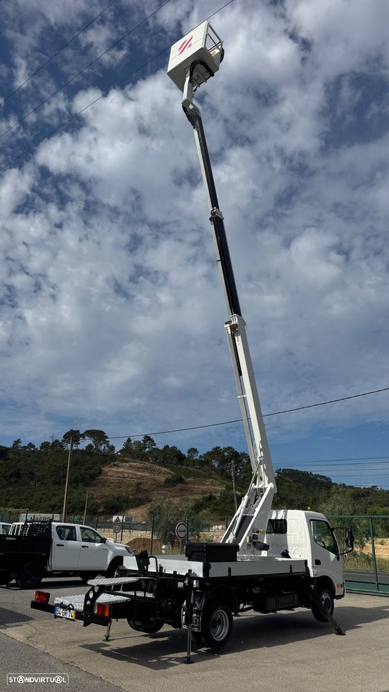 Toyota Dyna 3.0 D-4D C/ Cesto Elevatório - 14