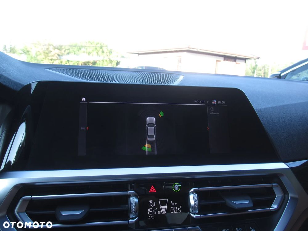 BMW Seria 3 320i xDrive Sport Line - 33
