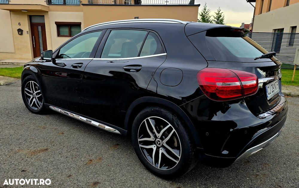 Mercedes-Benz GLA 180 AMG Line - 4