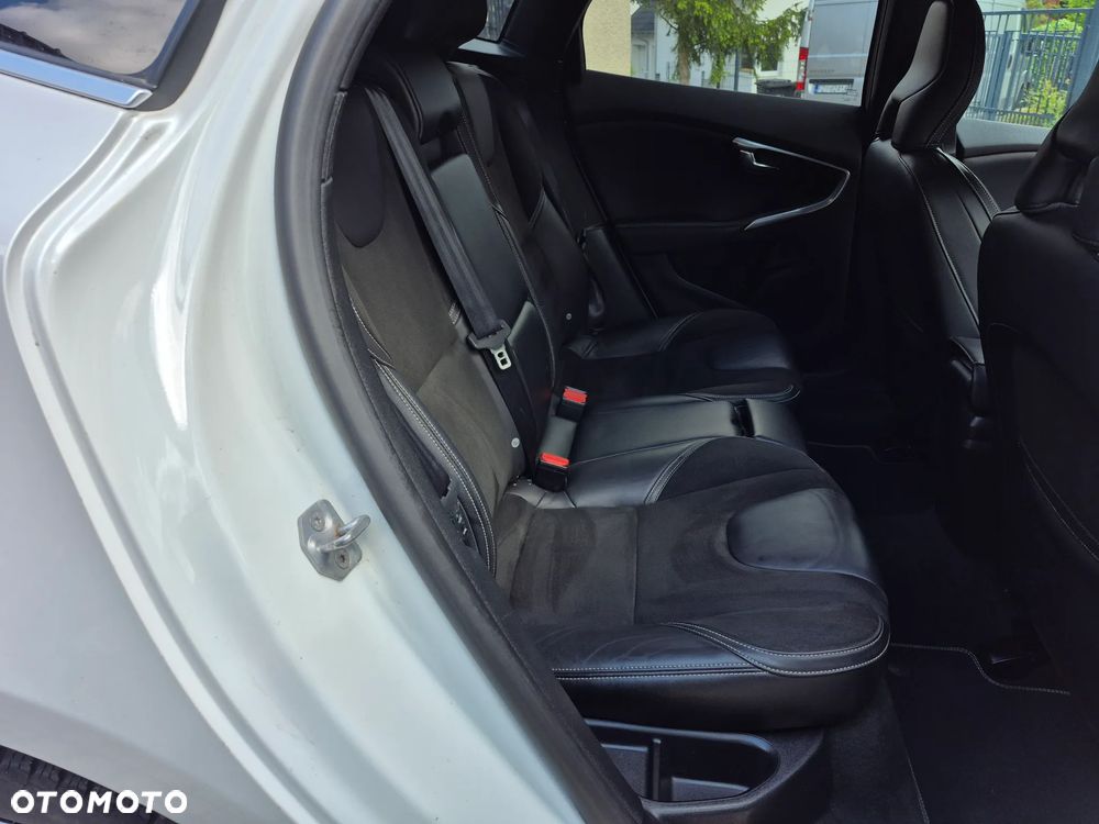 Volvo V40 D2 Drive-E R-Design Momentum - 35