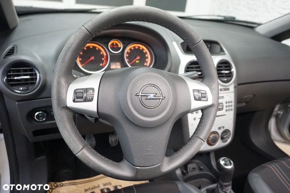 Opel Corsa 1.2 16V Cosmo - 18