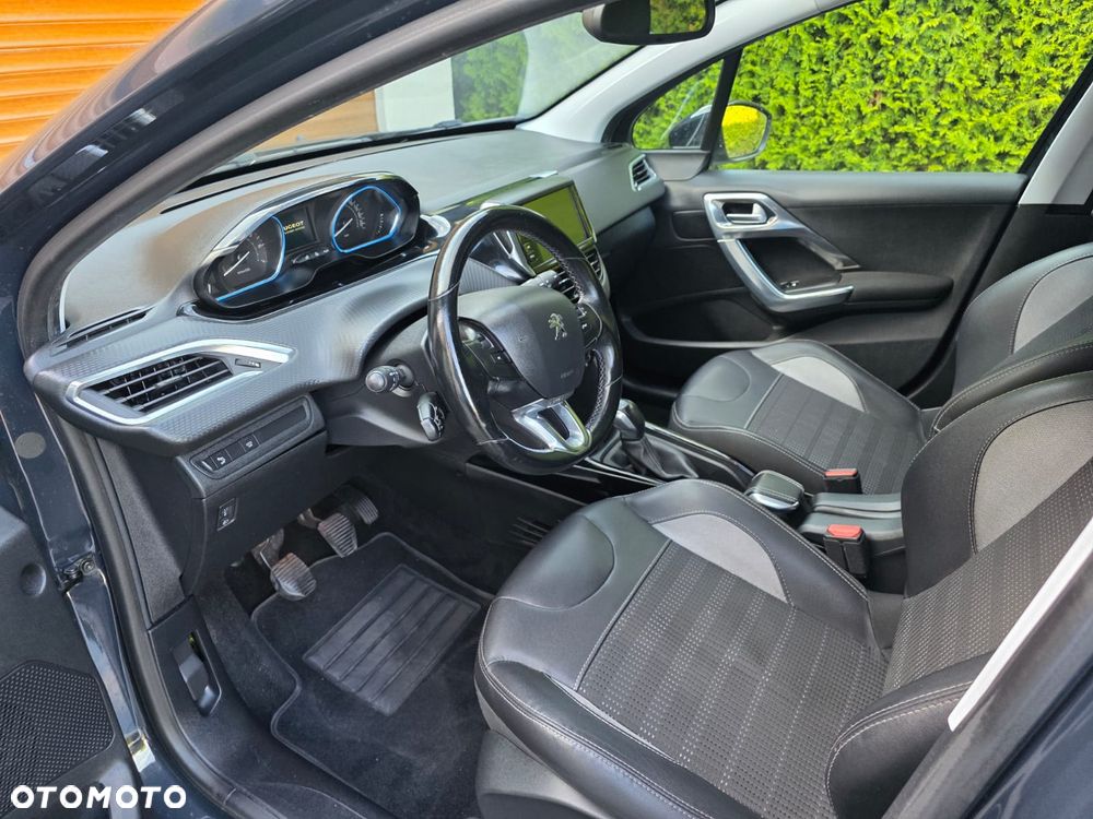 Peugeot 2008 1.2 Pure Tech Allure S&S - 9