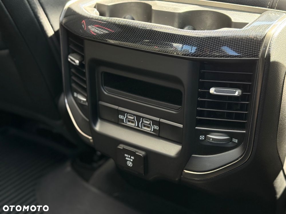 RAM 1500 Crew Cab Sport - 35