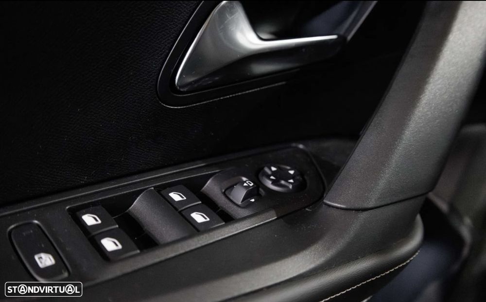 Peugeot 2008 1.2 PureTech Allure Pack - 14