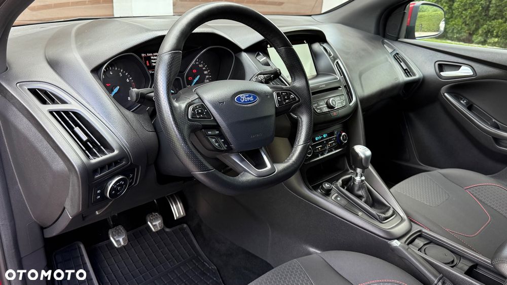Ford Focus 1.0 EcoBoost Start-Stopp-System ST-LINE DESIGN - 36