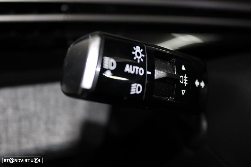 Peugeot e-3008 73 kWh Allure — fotografia 17