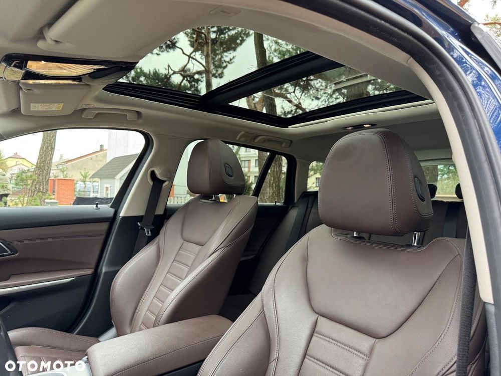 BMW Seria 3 320d xDrive Luxury Line sport - 28