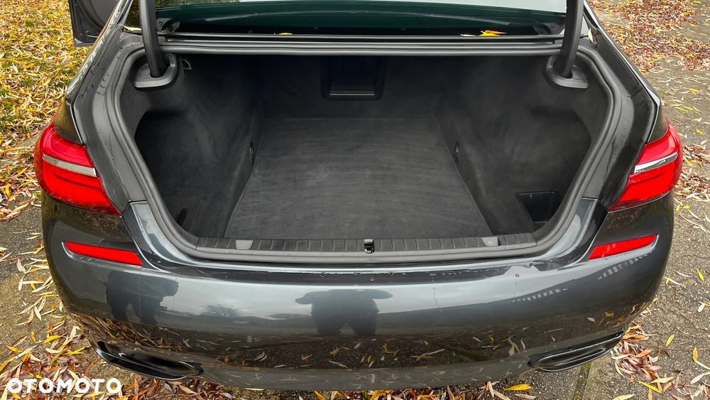 BMW Seria 7 740d xDrive - 23