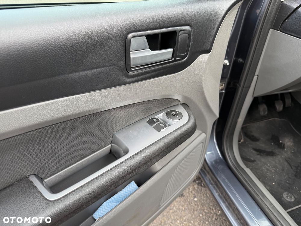 Ford Focus 1.6 Trend - 38