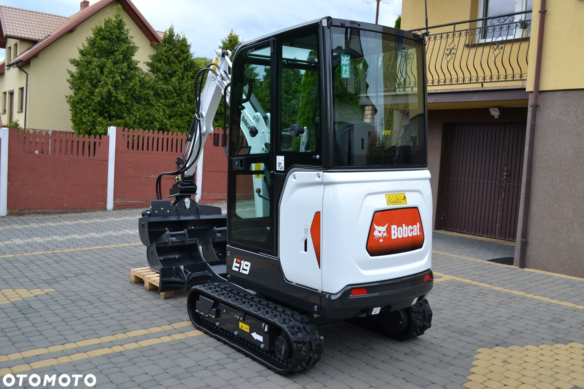 Bobcat E19 / rok 2024 / liczba godzin 4 / kupiona u dealera w Polsce / stan NOWA / komplet 3 łyżek / skarpówka hydrauliczna / - 4