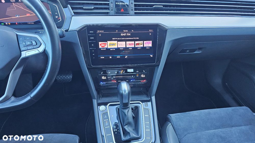 Volkswagen Passat Variant 2.0 TDI EVO Elegance DSG - 17