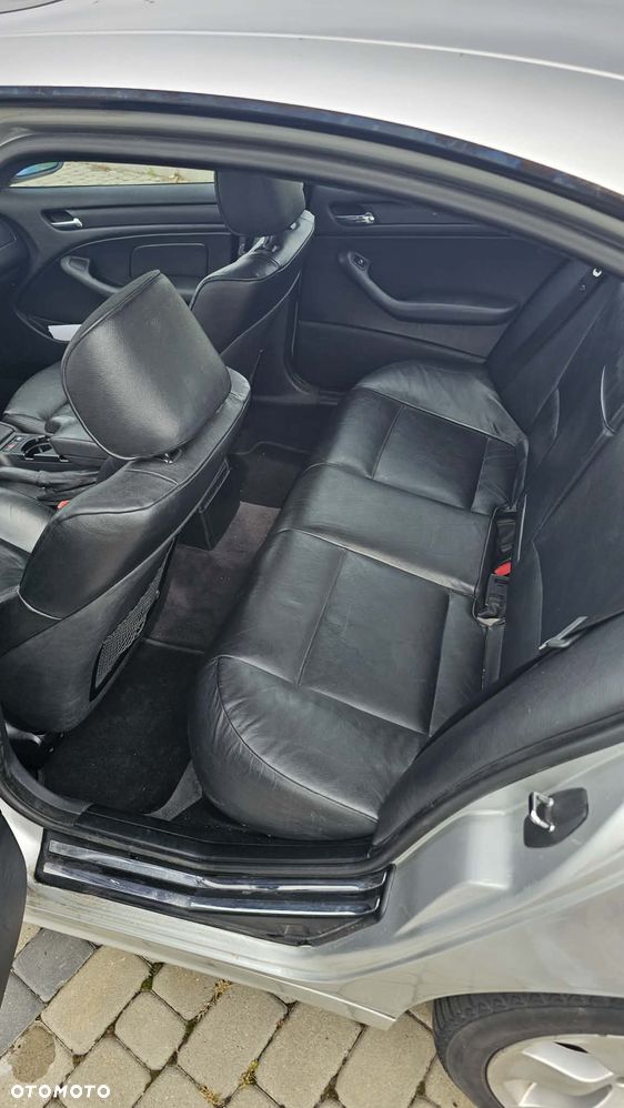 BMW Seria 3 330i - 16