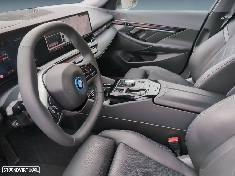 BMW i5 eDrive40 - 11