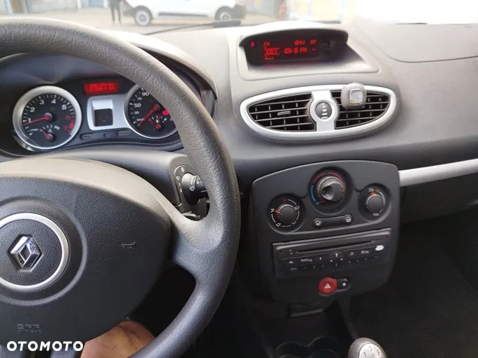 Renault Clio 1.2 16V 75 Collection - 13
