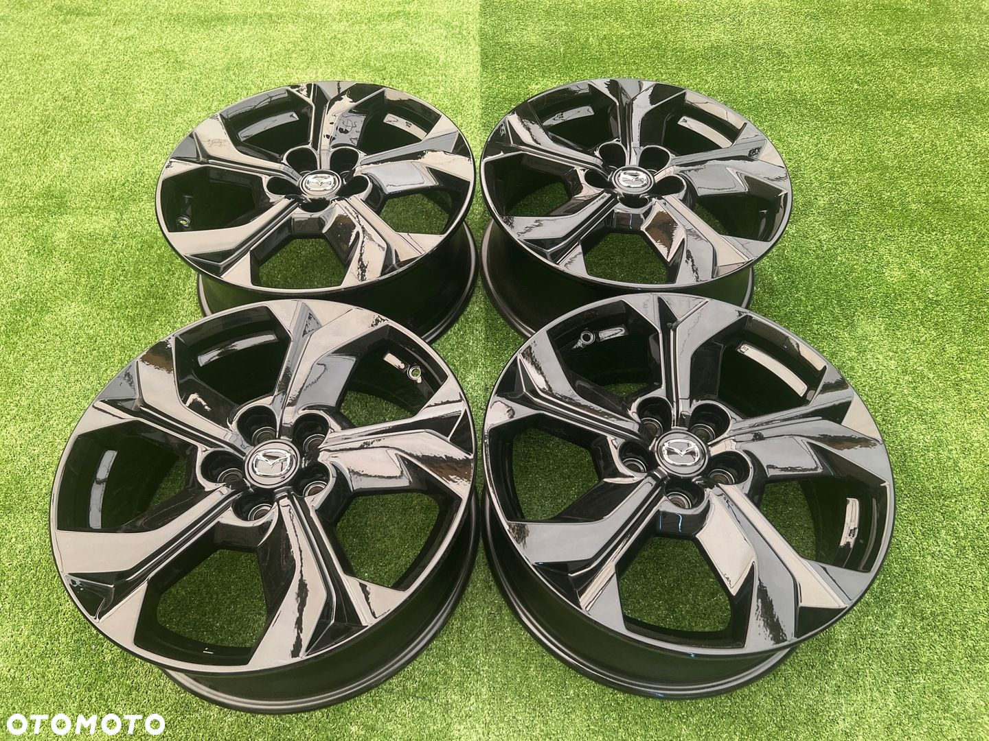 KOMPLET FELG FELGI ALU ALUMINIOWE MAZDA MX30 3 6 CX3 CX30 CX5 18 ET45 - 4