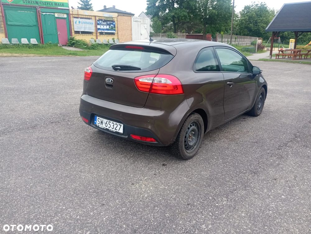 Kia Rio - 10