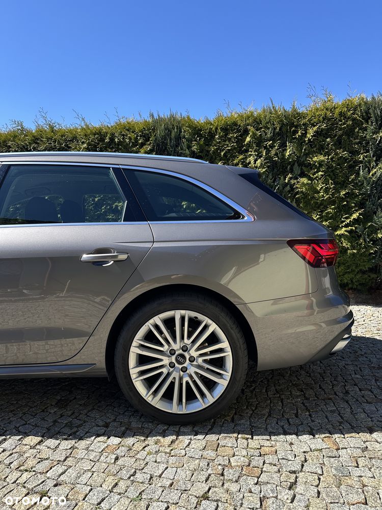 Audi A4 Avant 40 TFSI S tronic - 10