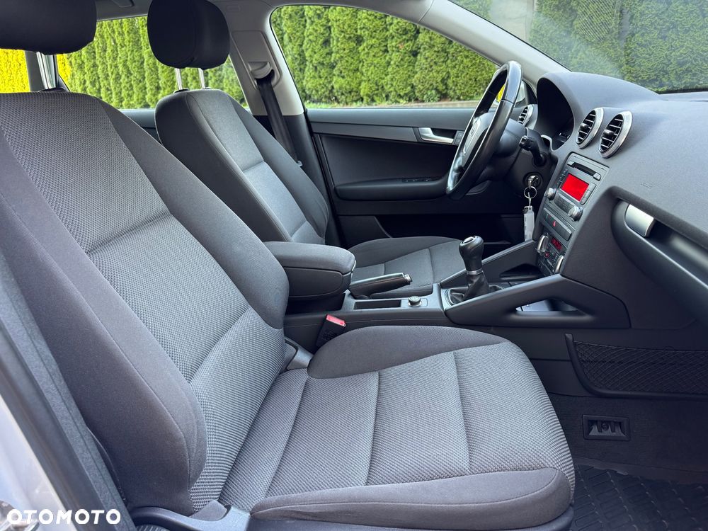 Audi A3 Sportback 1.6 Ambiente - 24