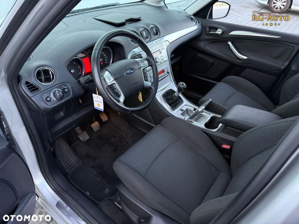 Ford S-Max - 24
