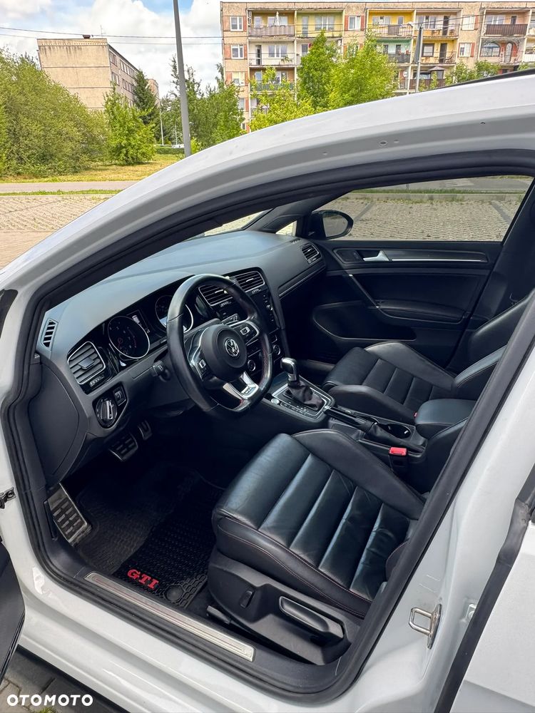 Volkswagen Golf - 14