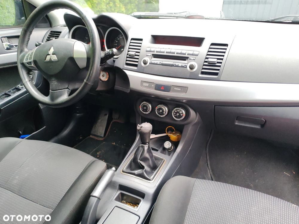 Mitsubishi Lancer 1.6 Intense - 28
