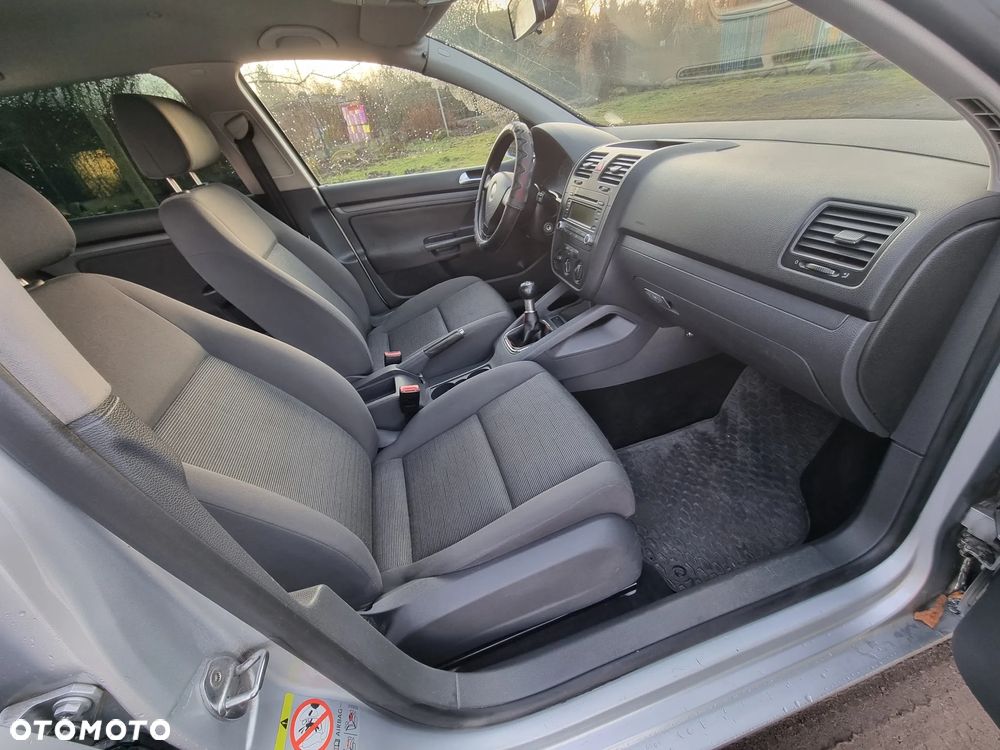 Volkswagen Golf 1.6 FSI United - 6