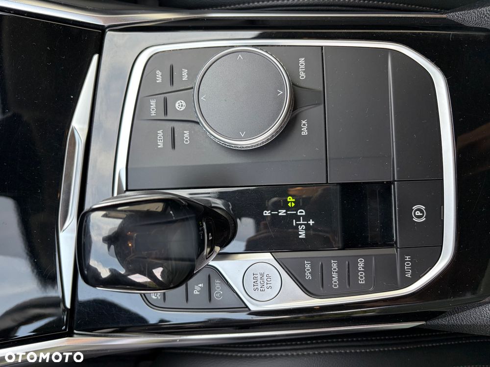 BMW Seria 3 318i Sport Line - 25
