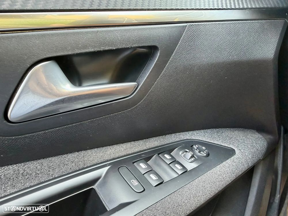 Peugeot 5008 BlueHDI 130 EAT8 Active Pack - 32