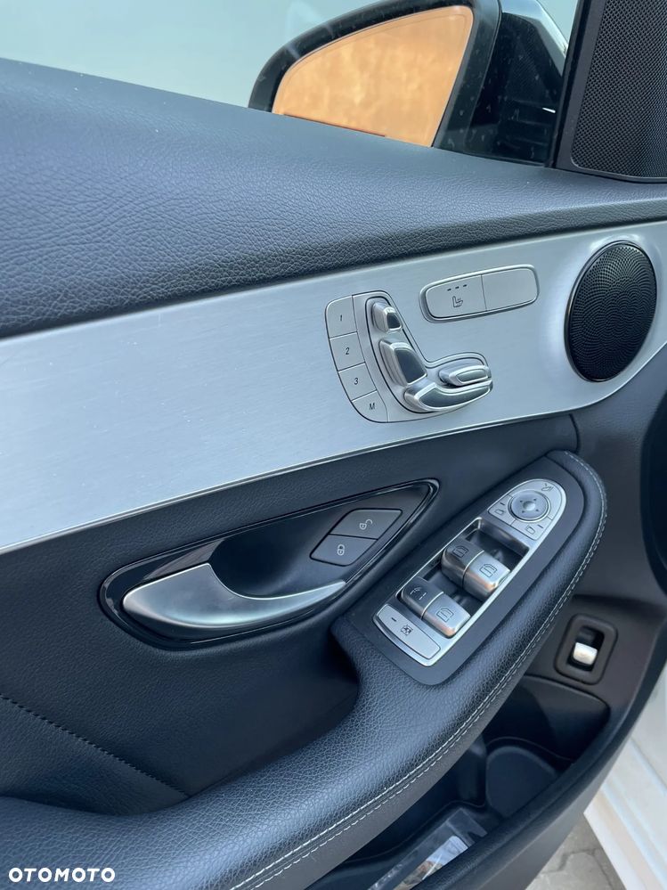 Mercedes-Benz Klasa C 300 9G-TRONIC AMG Line - 12