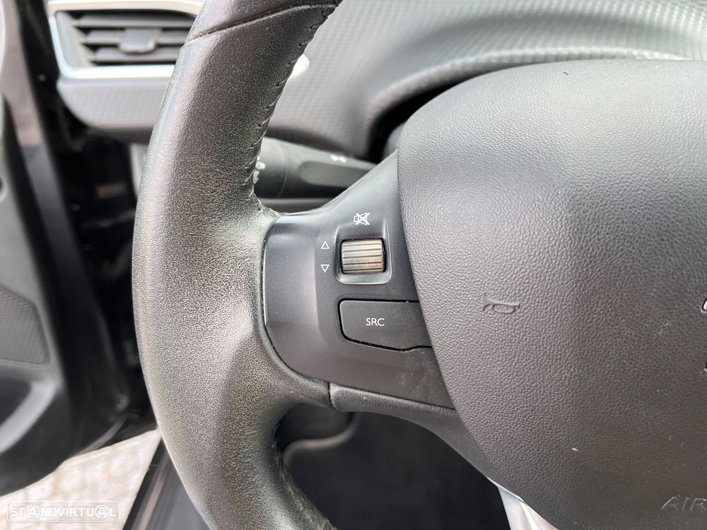 Peugeot 2008 1.5 BlueHDi Signature - 30